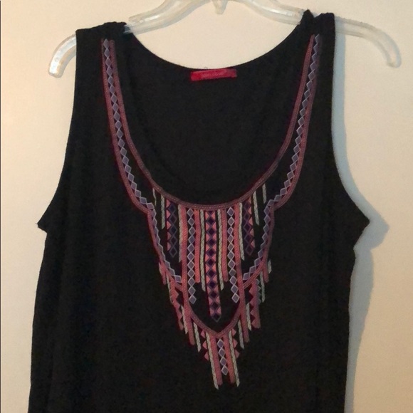 Blank Tank w/ Pink Print - Picture 1 of 4